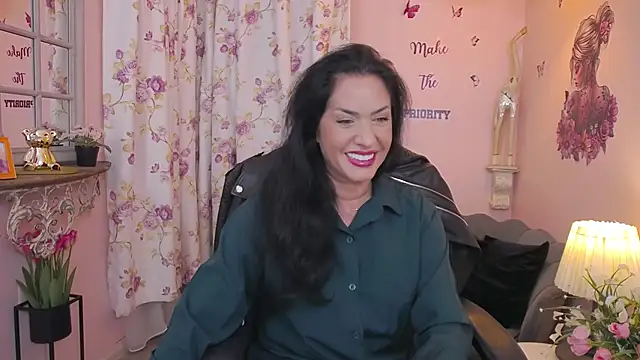 Snapshot of MyLovOne chatting on October 25, 2025, 2:50 pm MyLovOne online show from October 25, 2025, 2:50 pm