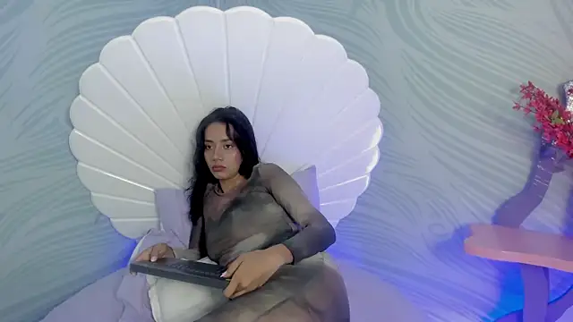 luna hot ass online show from November 7, 2025, 7:40 pm