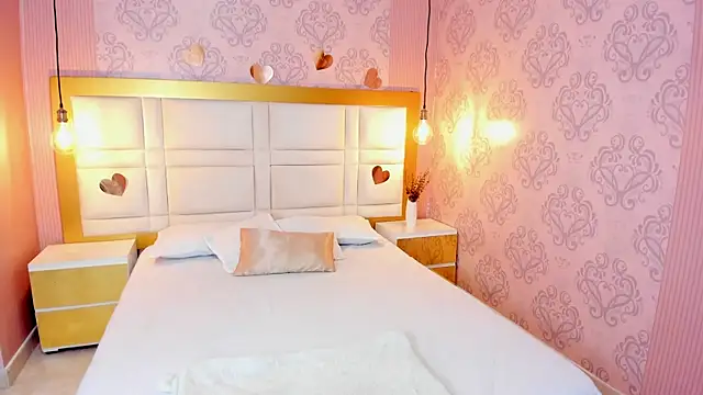 luna hot ass online show from January 5, 2026, 7:39 pm