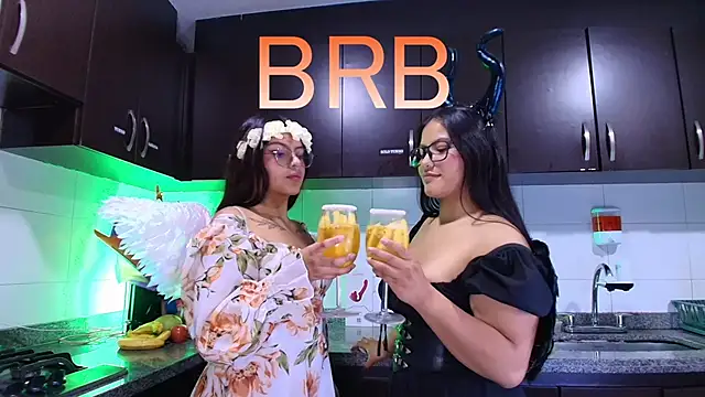 Lilith and Khloe online show from November 4, 2025, 11:25 am