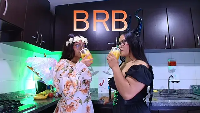 Lilith and Khloe online show from November 6, 2025, 11:25 am