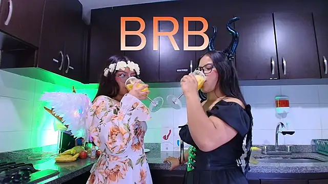 Lilith and Khloe online show from November 11, 2025, 11:27 am