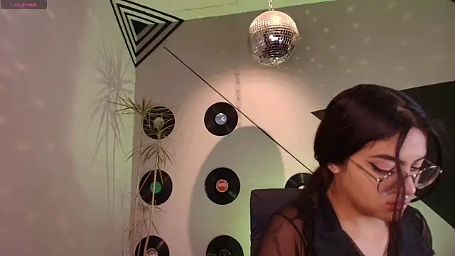 Lilith and Khloe online show from October 19, 2025, 11:24 am