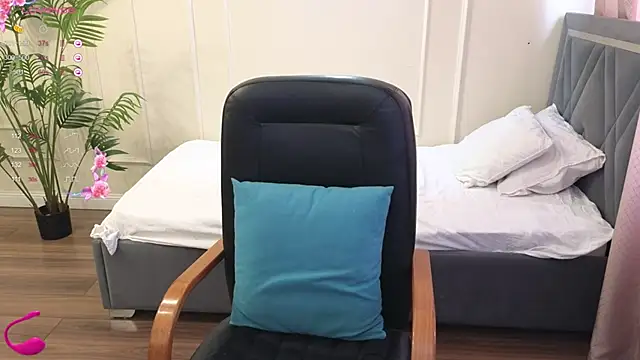 Kuro Ren online show from February 15, 2026, 5:08 am