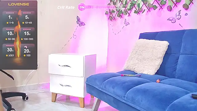 Snapshot of Karen_Ariass chatting on December 1, 2025, 1:23 pm Karen Ariass online show from December 1, 2025, 1:23 pm