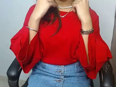 Urlove lily online show from December 5, 2025, 2:48 pm