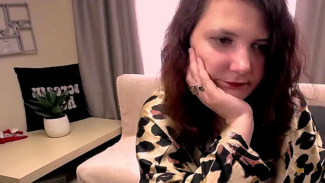 Snapshot of TwoBigSuns chatting on May 12, 2026, 7:38 am TwoBigSuns online show from May 12, 2026, 7:38 am