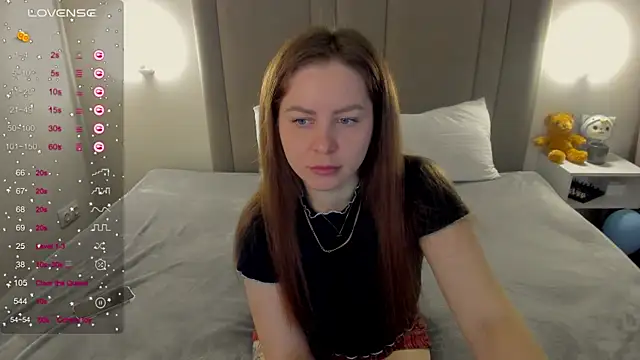 MikaBloom online show from April 12, 2026, 1:42 am