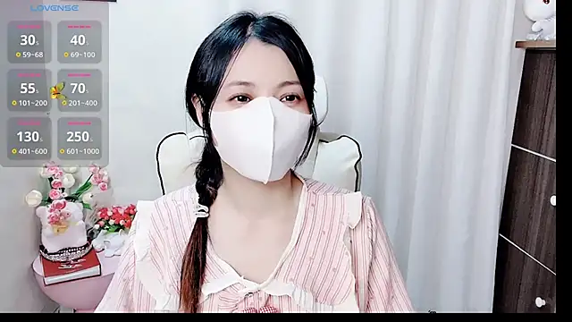 phuongnhi  online show from April 19, 2026, 1:34 pm