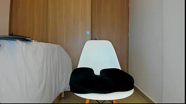 Snapshot of Alphapulsex chatting on April 2, 2026, 2:35 pm Alphapulsex online show from April 2, 2026, 2:35 pm