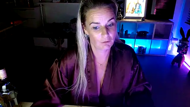 Snapshot of Mrs-Aurora chatting on October 16, 2025, 1:03 am Mrs-Aurora online show from October 16, 2025, 1:03 am