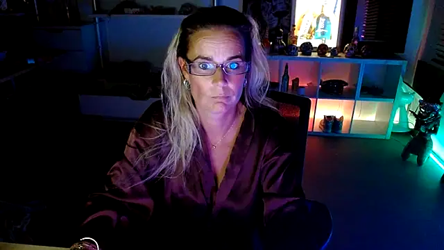 Snapshot of Mrs-Aurora chatting on October 6, 2025, 9:48 pm Mrs-Aurora online show from October 6, 2025, 9:48 pm