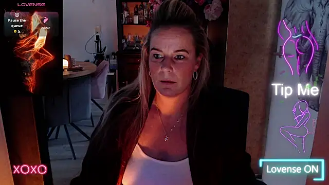 Mrs-Aurora online show from January 12, 2026, 12:45 pm