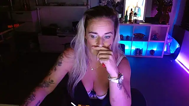 Snapshot of Mrs-Aurora chatting on September 29, 2025, 6:57 pm Mrs-Aurora online show from September 29, 2025, 6:57 pm