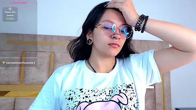 Kitty ravee online show from September 24, 2025, 1:50 pm