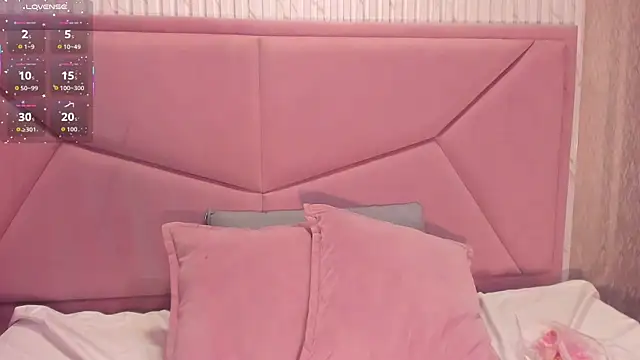 Snapshot of GiaBlaze_ chatting on October 29, 2025, 3:27 am GiaBlaze online show from October 29, 2025, 3:27 am