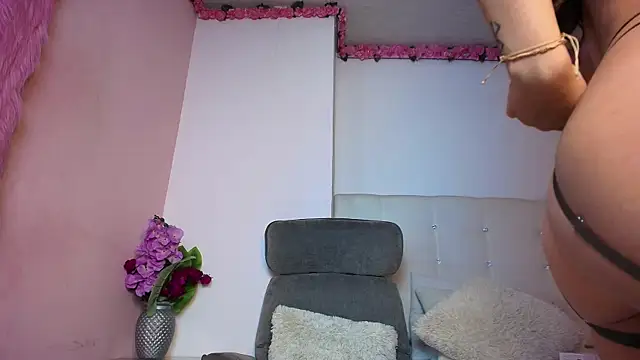 Snapshot of lilyth_bloom chatting on June 25, 2026, 1:05 pm lilyth bloom online show from June 25, 2026, 1:05 pm