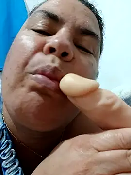 Snapshot of yaneth_ chatting on December 15, 2025, 11:20 pm yaneth online show from December 15, 2025, 11:20 pm