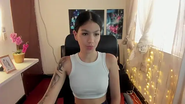 valeria-duarte online show from November 1, 2025, 8:57 pm