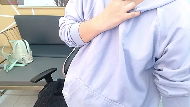 olivia russo  online show from February 5, 2026, 8:04 pm