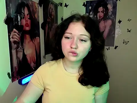 Snapshot of LadyAlice_ chatting on October 13, 2025, 6:15 am LadyAlice  online show from October 13, 2025, 6:15 am