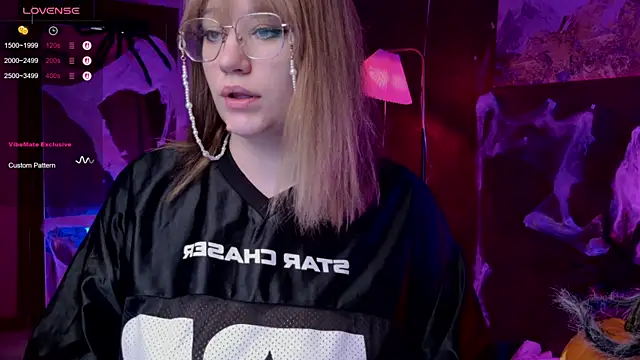 Snapshot of Morvelyn chatting on October 28, 2025, 5:23 pm Morvelyn online show from October 28, 2025, 5:23 pm