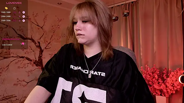 Snapshot of Morvelyn chatting on November 26, 2025, 3:01 pm Morvelyn online show from November 26, 2025, 3:01 pm