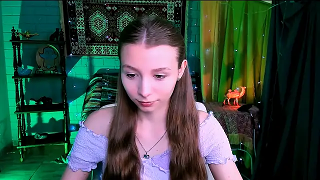 JulieDaniel online show from April 14, 2026, 4:17 am