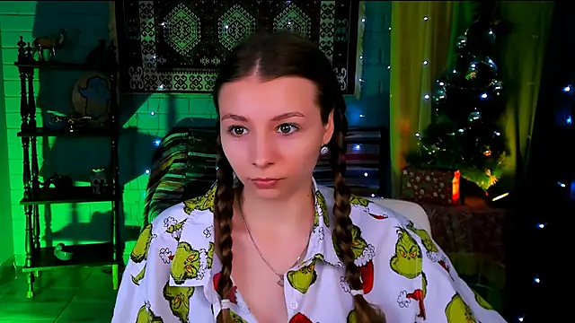 JulieDaniel online show from December 18, 2025, 4:17 am