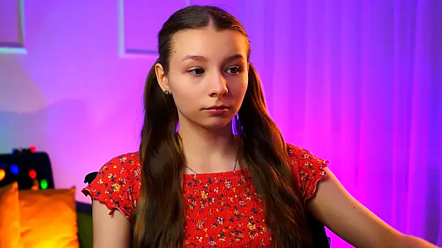 JulieDaniel online show from February 6, 2026, 4:19 am