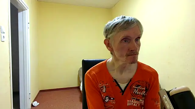 k74robert online show from April 15, 2026, 4:33 pm