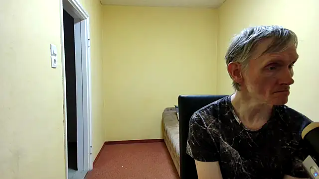 Snapshot of k74robert chatting on April 21, 2026, 5:41 pm k74robert online show from April 21, 2026, 5:41 pm