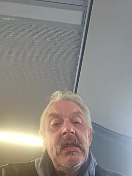 Snapshot of Fonse1860 chatting on November 14, 2025, 9:24 am Fonse1860 online show from November 14, 2025, 9:24 am