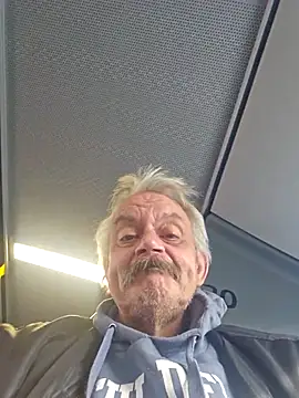 Snapshot of Fonse1860 chatting on November 13, 2025, 9:35 am Fonse1860 online show from November 13, 2025, 9:35 am