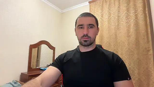 Snapshot of Hard_to_Obey chatting on November 23, 2025, 6:29 pm Hard to Obey online show from November 23, 2025, 6:29 pm