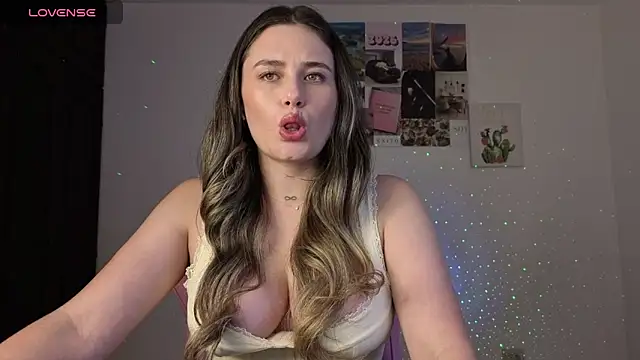 Snapshot of Veronika__Winslow_ chatting on May 14, 2026, 5:15 am Veronika Winslow online show from May 14, 2026, 5:15 am