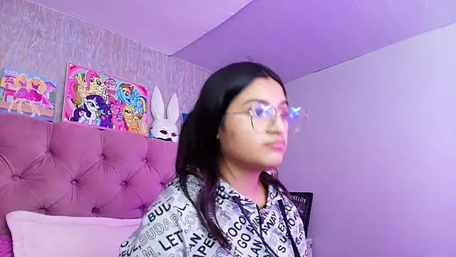 laurenelove online show from February 3, 2026, 3:26 am