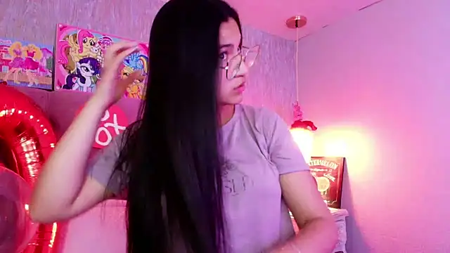 laurenelove online show from February 15, 2026, 3:40 am