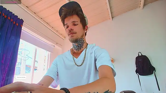 Snapshot of Gold_Loyal77 chatting on December 1, 2025, 3:02 pm Gold Loyal77 online show from December 1, 2025, 3:02 pm