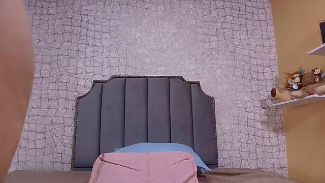 Snapshot of chloe_leroy_ chatting on October 2, 2025, 11:57 am chloe leroy online show from October 2, 2025, 11:57 am