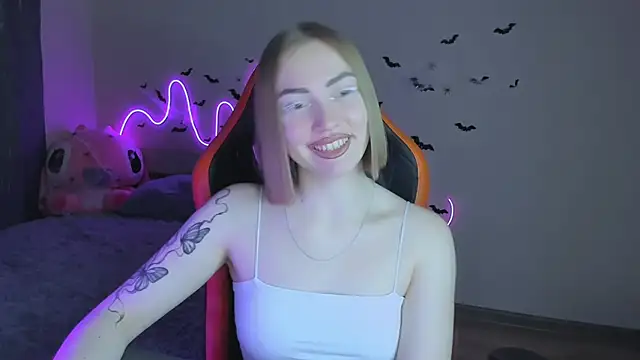 Snapshot of LaraKrein_lk chatting on October 28, 2025, 6:51 pm LaraKrein lk online show from October 28, 2025, 6:51 pm