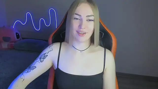 Snapshot of LaraKrein_lk chatting on November 17, 2025, 4:00 pm LaraKrein lk online show from November 17, 2025, 4:00 pm