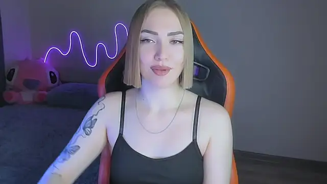 Snapshot of LaraKrein_lk chatting on November 23, 2025, 3:44 pm LaraKrein lk online show from November 23, 2025, 3:44 pm