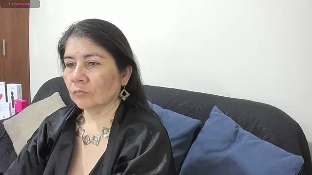 kiraGeiner online show from November 23, 2025, 1:15 am