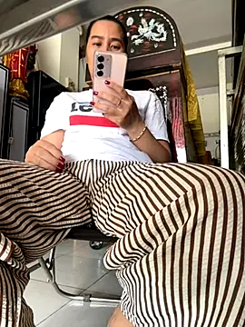 Snapshot of sharon-Hanna chatting on October 14, 2025, 2:01 am sharon-Hanna online show from October 14, 2025, 2:01 am