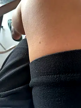 Snapshot of sharon-Hanna chatting on November 22, 2025, 1:15 am sharon-Hanna online show from November 22, 2025, 1:15 am