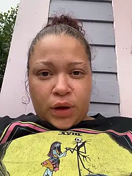 thatgurlred online show from September 28, 2025, 11:34 pm