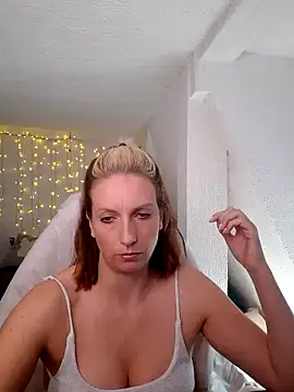 SexyJulia21 online show from February 28, 2025, 9:15 am