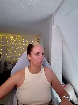 SexyJulia21 online show from March 7, 2025, 9:40 am