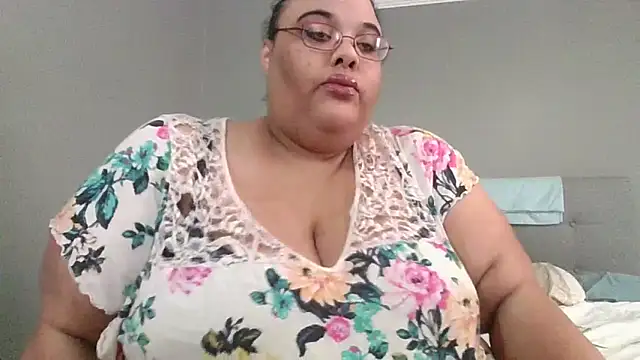 Snapshot of SexyBBW10790 chatting on February 28, 2026, 4:17 pm SexyBBW10790 online show from February 28, 2026, 4:17 pm